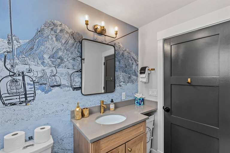 Bathroom 4, Bearfoot Lodge, Grafton