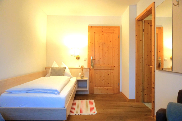 Bedroom 3, Landhotel und Gasthof Kirchberger, Weilheim-Schongau