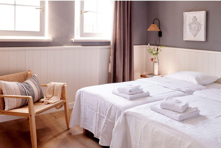 Room 4, Holiday Home in Baarlo With Wood-fired Hot Tub, Maasbree
