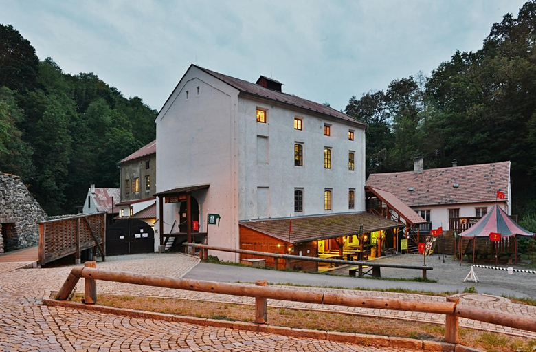 Others 2, Housuv Mlyn, Tábor