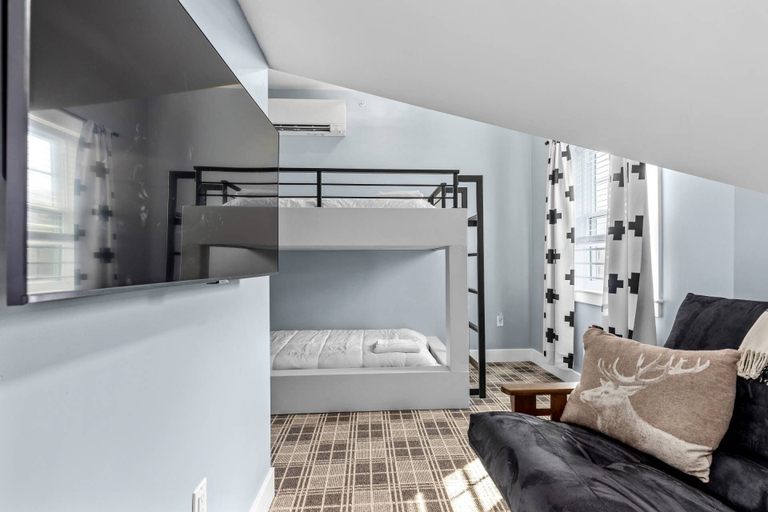 Bedroom 3, Bearfoot Lodge, Grafton
