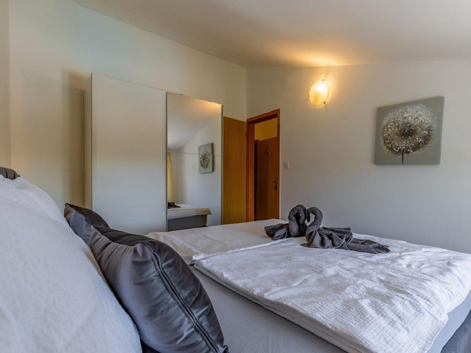Bedroom 2, Graceful Apartment in Banjole near Beach Centinera, Medulin