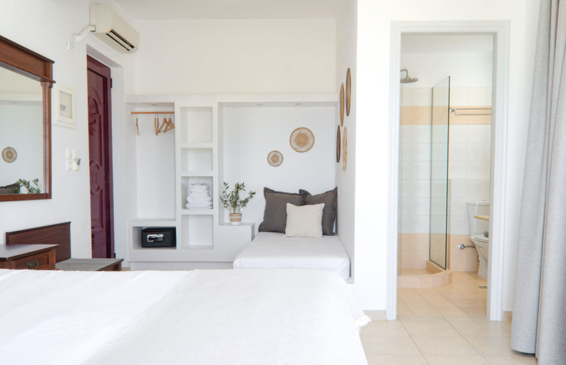 Bedroom 4, Laza Beach Inn, Attica