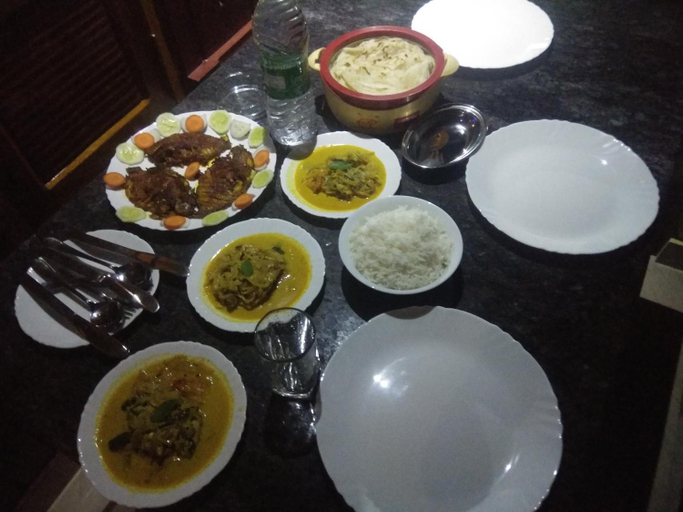 Food & Drinks 5, Munroe Meadows, Kollam
