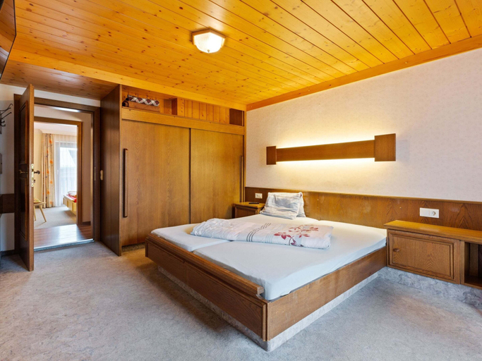 Bedroom 3, Cozy Apartment in Saalbach-Hinterglemm near Ski Area, Zell am See
