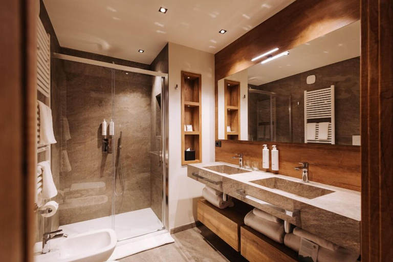Bathroom 5, Valtur Cervinia Cristallo Ski Resort, Aosta