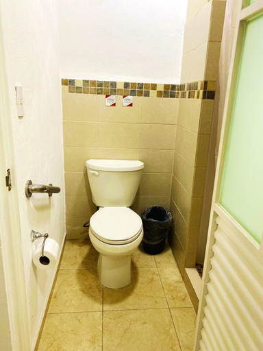 Bathroom 4, Hotel del Arte y Figura, León