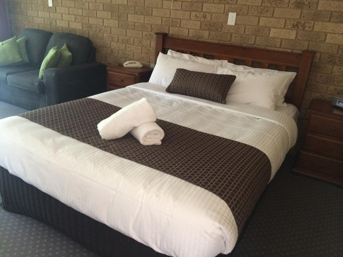 Bedroom 2, High Country Motor Inn Bright, Alpine - East
