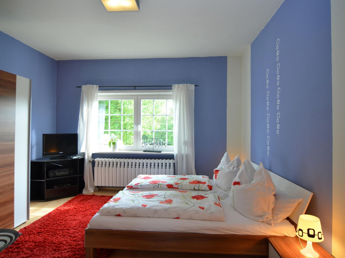 Bedroom 3, Charming Forest Escape for Two, Ilm-Kreis