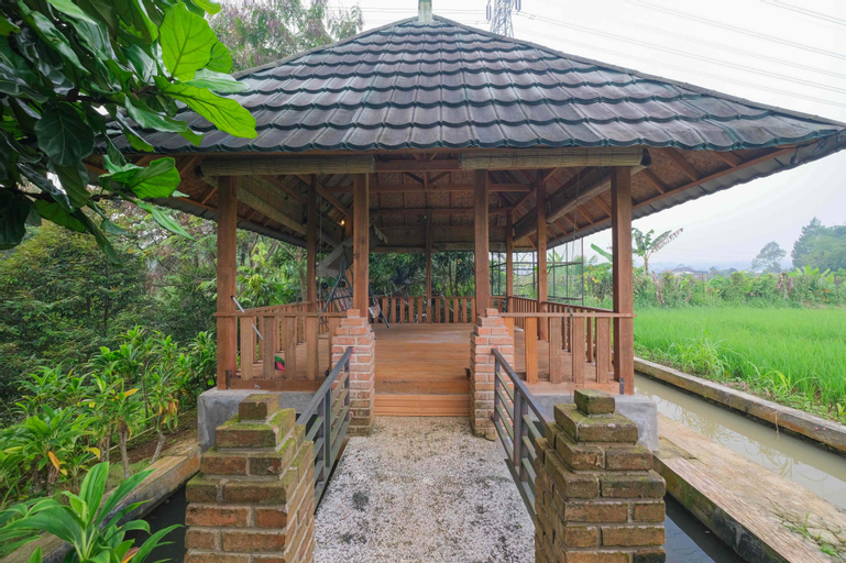 Exterior & Views 28