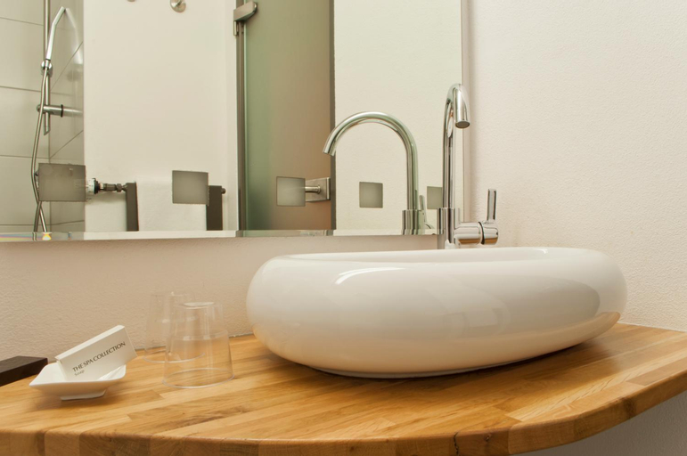 Bathroom 28