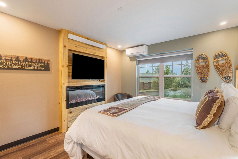 Room 4, Solitude Mills Lake 204 - Estes Park 1 Bedroom Studio by RedAwning, Larimer