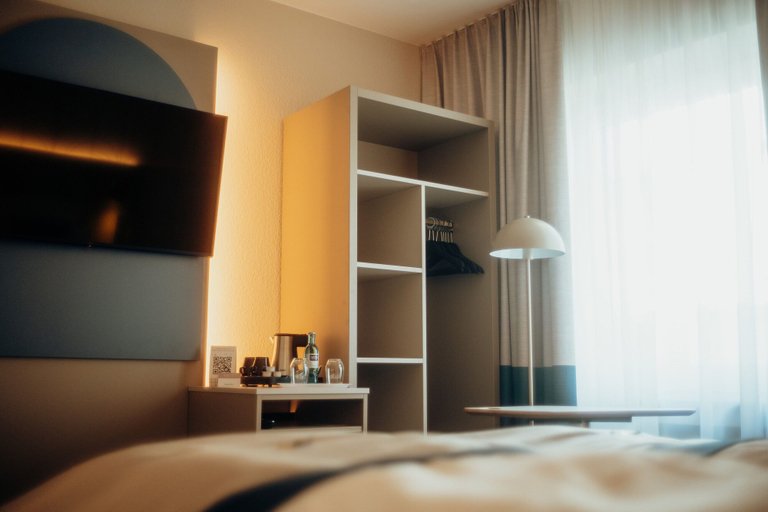 Bedroom 4, guestified. LIYANA Hotel, Mettmann