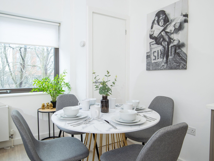 Dining 4, Exeter Quays Two-bedroom Apartment, Devon