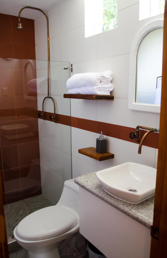Bathroom 3, Rukka Lodge, Quito