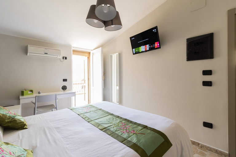 Others 2, B&B San Carlo, Catanzaro