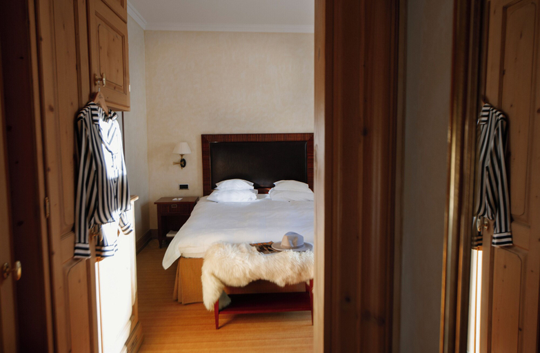 Bedroom 3, Grand Hotel Kronenhof, Maloja