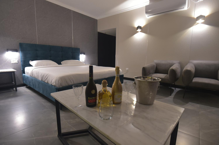 Bedroom 2, מלון הברון