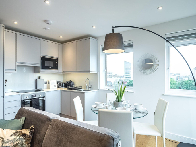 Private kitchen 5, Windsor Castle, 1 Bedroom Apartment by Belvilla, Slough