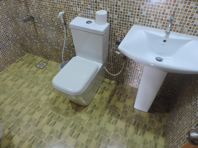 Bathroom 5, Sea View Beach Hotel, Kuchchaveli