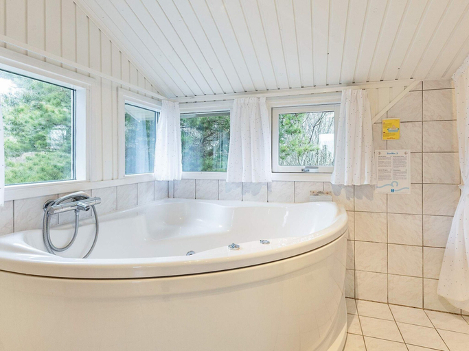 Bathroom 3, 4 Star Holiday Home in Blokhus, Jammerbugt