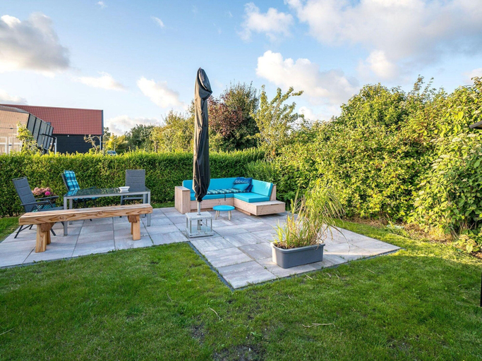 Others 5, Chalet in Oostkapelle Near the Beach, Veere