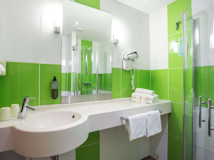 Bathroom 12