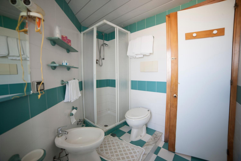 Bathroom 3, Hotel Nettuno, Catanzaro