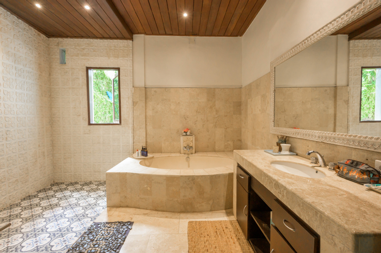 Bathroom 9
