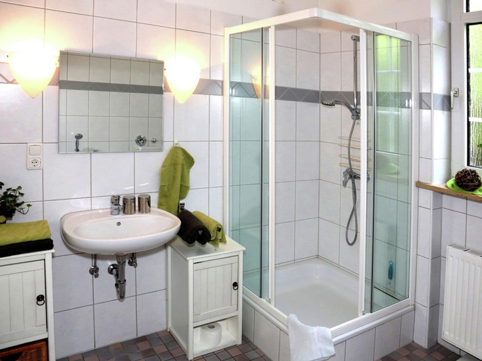 Bathroom 4, Quaint Apartment with Balcony in Bad Pyrmont near River, Hameln-Pyrmont