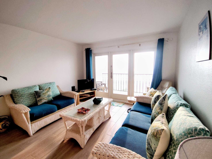 Living area 5, Florence I 307 Minium 1 Bedroom Condo by RedAwning, Cameron