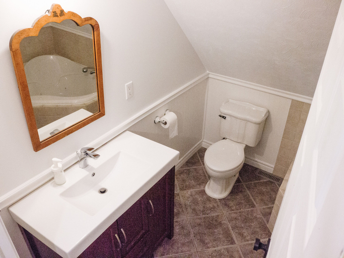 Bathroom 4, Lakecroft, Prince Edward