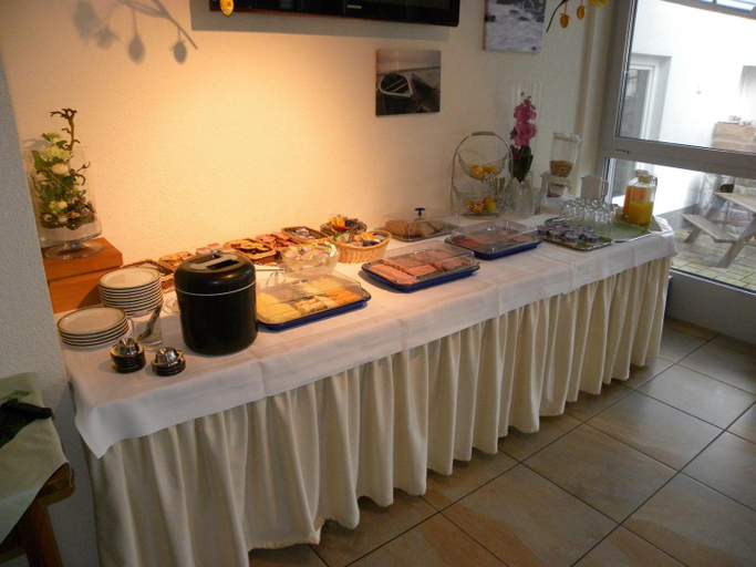 Food & Drinks