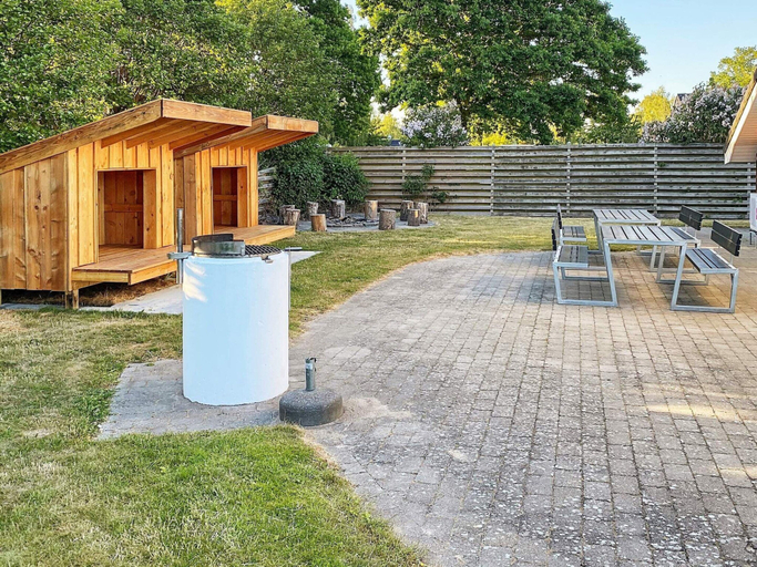 Others 5, 5 Star Holiday Home in Ega, Århus