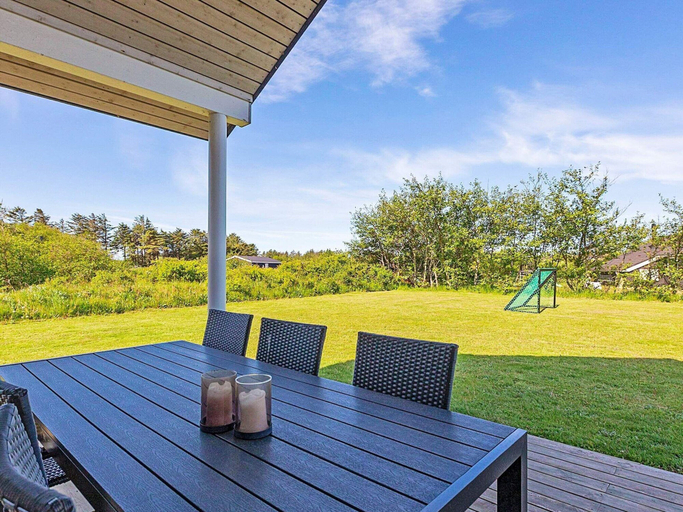 Others 5, Luxurious Holiday Home in Løkken with Hot Tub & Sauna, Hjørring