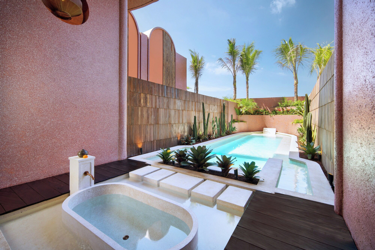 Swimming Pool 13