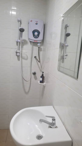 Bathroom 4, Alia Express Brickfields, Kuala Lumpur