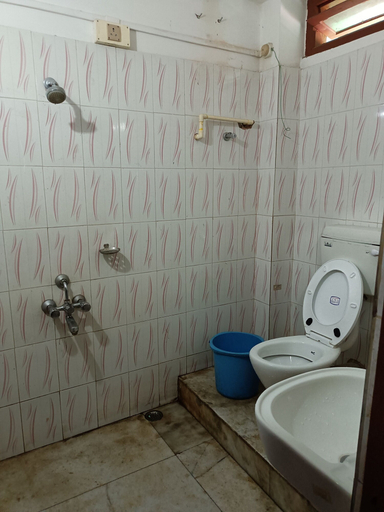 Bathroom 3, Hotel Yuvraj Palace, Dhemaji