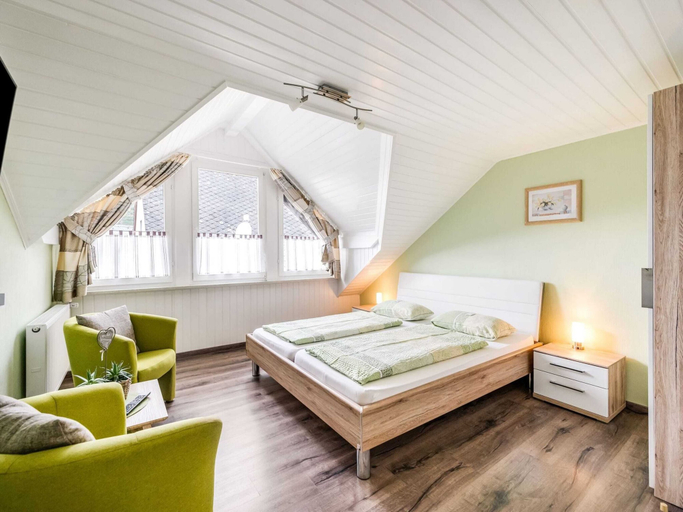 Bedroom 4, Alluring Holiday Home in Ernst With Balcony, Cochem-Zell
