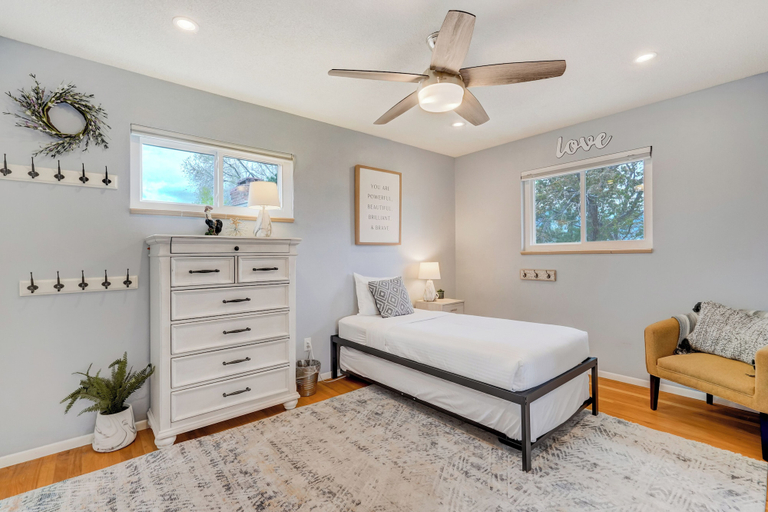 Bedroom 3, Pioneer Peak, El Paso