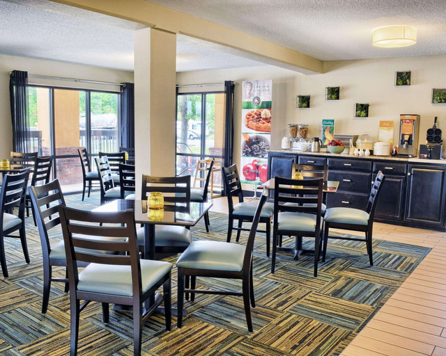 Food & Drinks 5, Quality Inn Thornburg, Spotsylvania