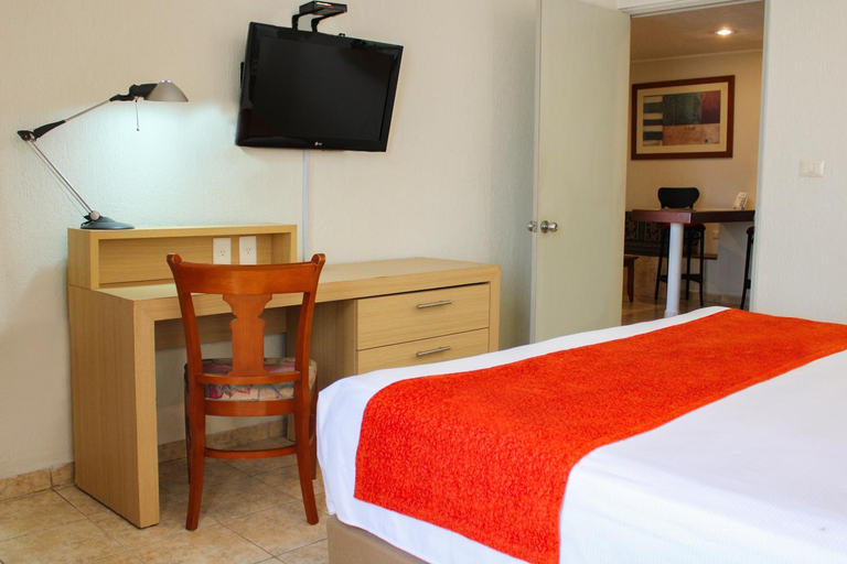 Bedroom 2, Hotel Suites Real Del Lago, Centro