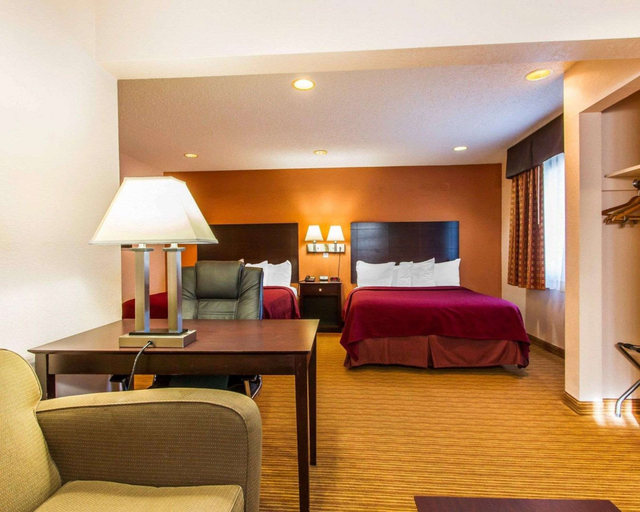 Bedroom 3, Quality Inn & Suites Ottumwa North, Wapello