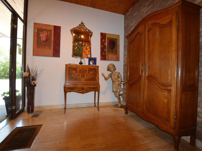 Others 5, Luxury Villa with Swimming Pool near F1 Circuit, Liège
