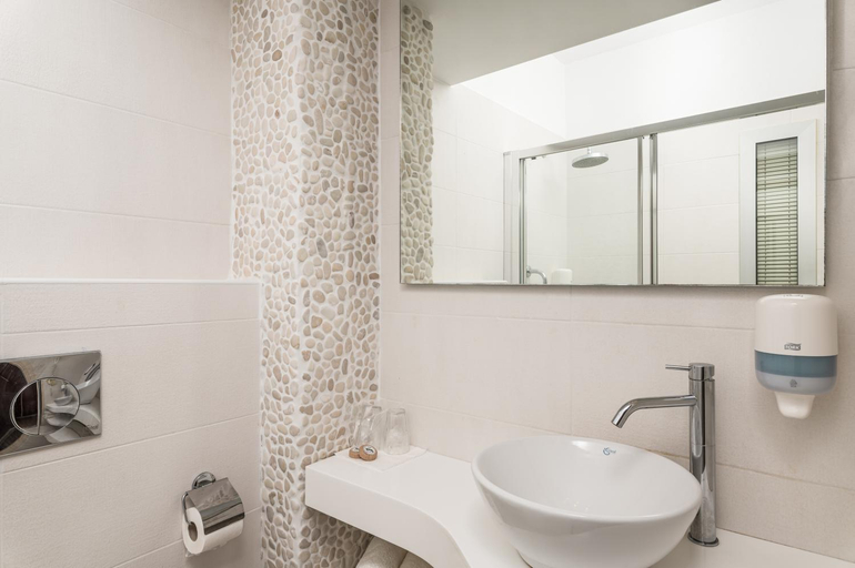 Bathroom 4, Hydrele Beach Hotel, North Aegean
