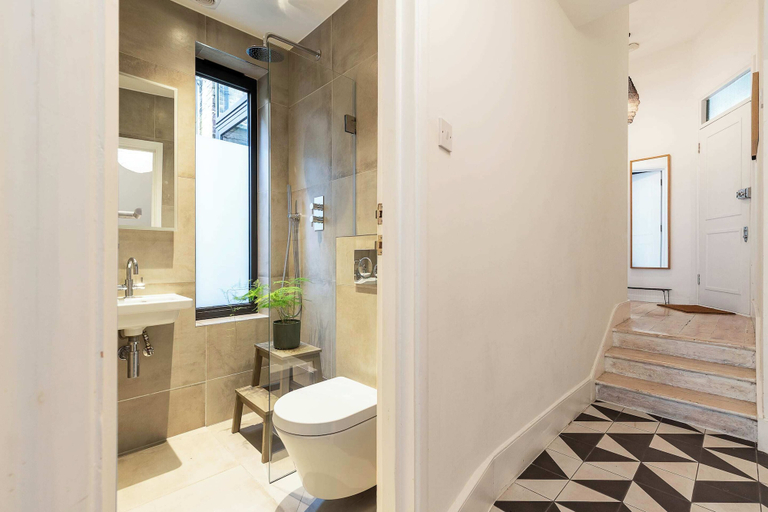 Bathroom 3, Spacious and Charming Brixton Home, London