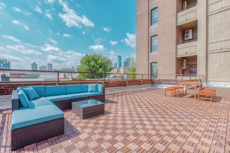 Room 2, Sosuite 2BR Apt w Patio W D Gym On-site Bar, Philadelphia