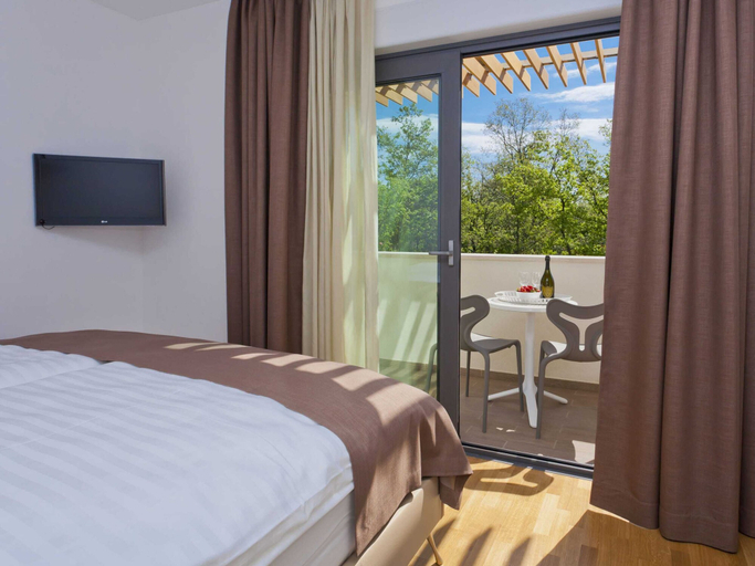 Bedroom 3, Villa in Novigrad with Pool Rooftop Terrace, Brtonigla