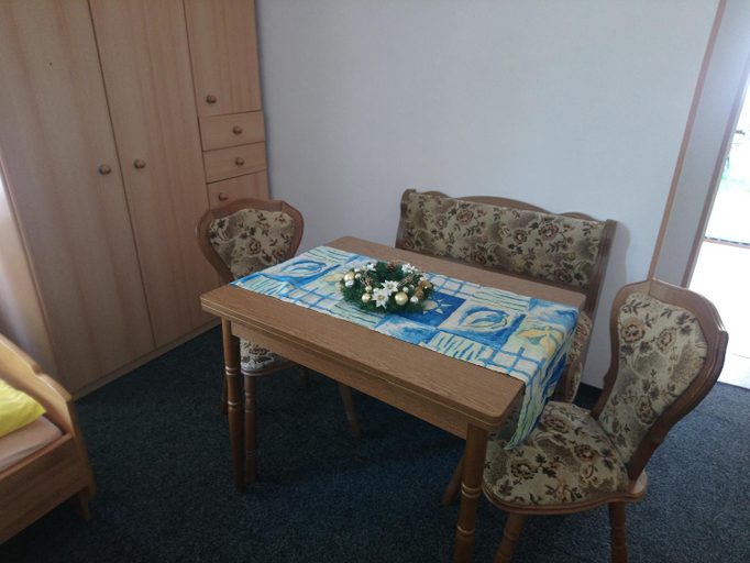 Others 5, Penzion u Krtka, Sokolov