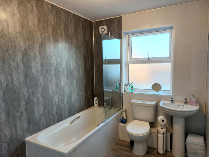 Bathroom 2, Edenderry Town House, Belfast